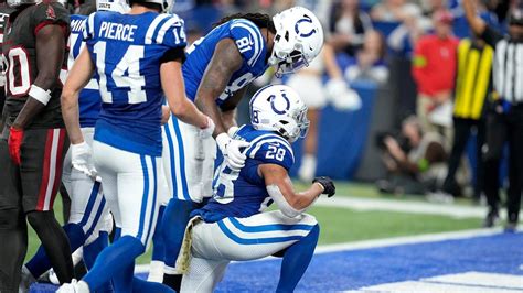 RB Jonathan Taylor to have thumb surgery and hopes to return to Colts in 3 weeks, AP source says